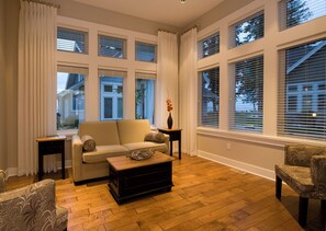 Interior - QL41-Spacious Ocean View Cottage Steps from the Beach! (Qualicum Beach)