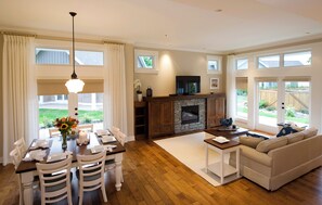 Dining - QL41-Spacious Ocean View Cottage Steps from the Beach! (Qualicum Beach)