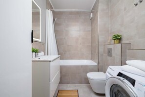Shower, hair dryer, towels