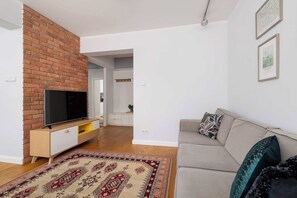 Televisión y oficina 