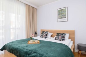 2 camere, una scrivania, ferro/asse da stiro, culla da viaggio