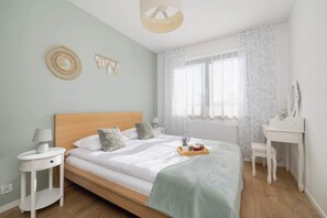 1 bedroom, desk, iron/ironing board, WiFi