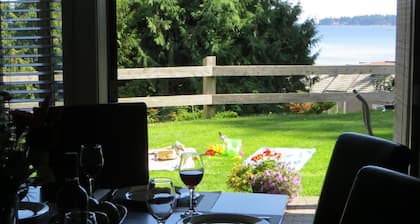 TW 22-Beautiful Seaside Condo Next To Rathtrevor Beach!