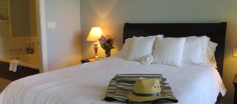 TW 22-Beautiful Seaside Condo Next To Rathtrevor Beach!