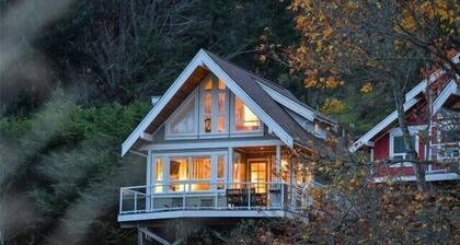Stunning Ocean View Cottage on Pender Island