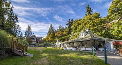 Stunning Ocean View Cottage on Pender Island