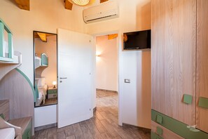 3 bedrooms, iron/ironing board, travel crib, WiFi