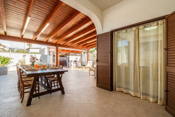 屋外ダイニングエリア