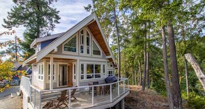 This Pender Island cottage has stunning views overlooking the Marina.