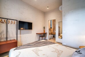 3 bedrooms, iron/ironing board, travel cot, WiFi