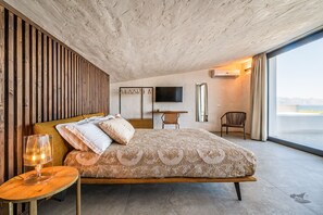 3 bedrooms, iron/ironing board, travel crib, WiFi