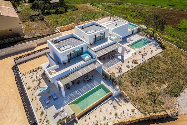 Exterior - Villa Brezza: Infinity Pool with Sea View (Partinico)