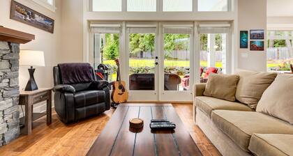 Enjoy resort-style living in this Cape Cod Beach Cottage in Qualicum Landing. Comfortably decorated 2 bedroom and Den. Welcomes up to 8 people!