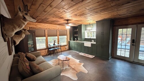 Pond-View Cabin on 30 Acres / Dock + Fire Pit + Wildlife / Sleeps 4