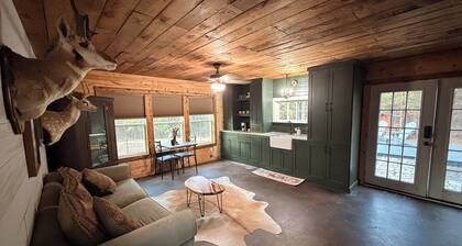 Pond-View Cabin on 30 Acres / Dock + Fire Pit + Wildlife / Sleeps 4