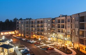 Exterior - Landing Weston Lakeside Apartments (Cary)