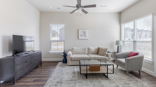 Apartment, 3 Bedrooms | Living area