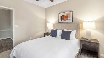 Apartment, 3 Bedrooms | Individually decorated, individually furnished