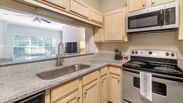 Apartment, 3 Bedrooms | Private kitchen | Coffee/tea maker