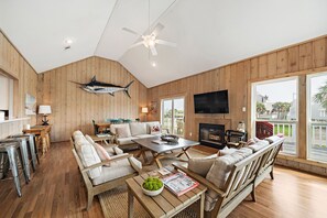 House (3 Bedrooms) | Property amenity - Crab Claw by Ryson Vacation Rentals (Galveston)