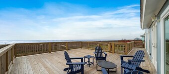 Our Infinity Pool by Ryson Vacation Rentals