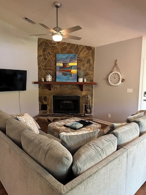 Smart TV, fireplace