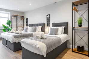 Unclassified image, 3 of 43, button