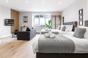 Unclassified image, 4 of 43, button