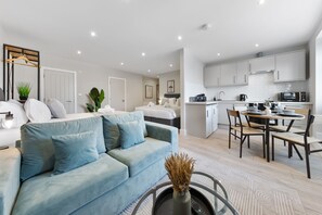 Unclassified image, 4 of 35, button