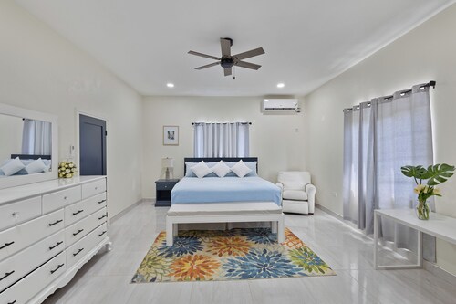 Spacious 6-bedroom house with WiFi and AC in charming St. Mary Parish