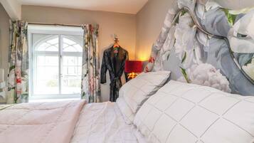 2 bedrooms, individually decorated, individually furnished, free WiFi