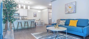 Boulevard Stays Stylish 3BR Getaway Pool, Gym Access & Free Parking