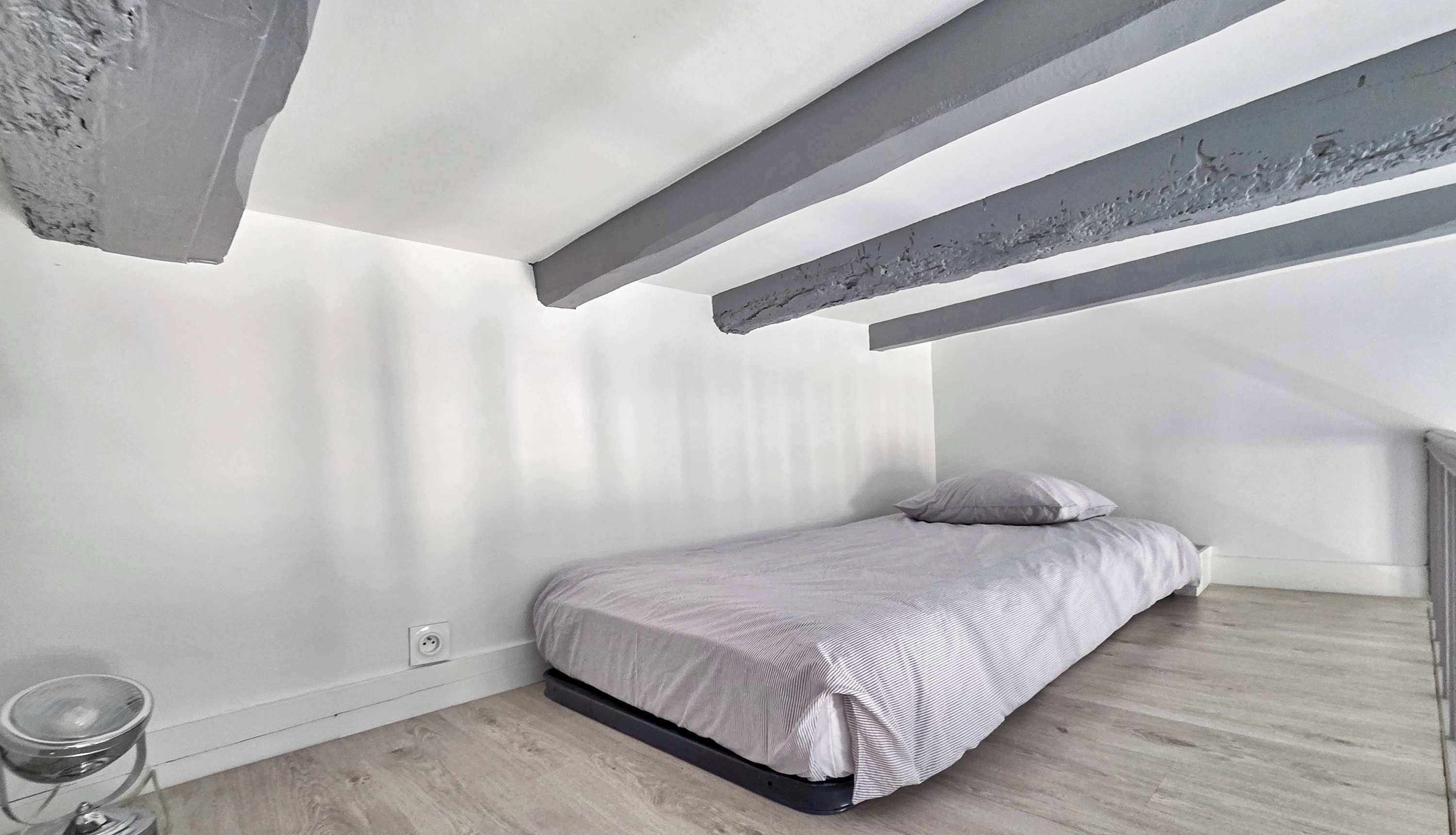 1 chambre, fer et planche à repasser, Wi-Fi, literie fournie