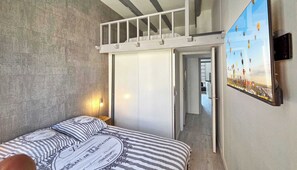 1 slaapkamer, een strijkplank/strijkijzer, wifi, beddengoed