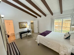 3 bedrooms, desk, iron/ironing board, WiFi