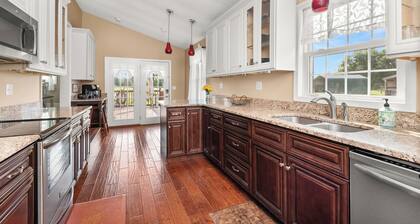 Charming Farmhouse Getaway – Peaceful Country Escape with Modern Comforts!