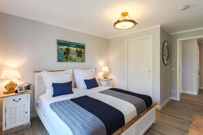 2 bedrooms, iron/ironing board, WiFi