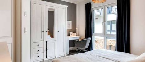 2 bedrooms, iron/ironing board, travel cot, WiFi