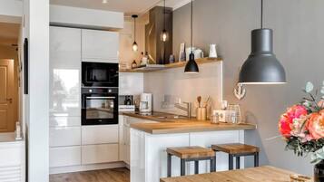 Kühlschrank, Ofen, Herdplatte, Geschirrspüler