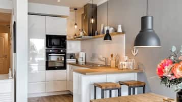 KĂŒhlschrank, Ofen, Herdplatte, GeschirrspĂŒler