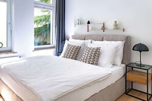 WiFi, bed sheets