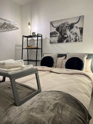 WiFi, bed sheets