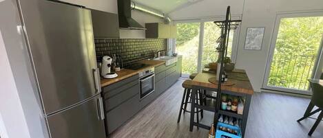 Réfrigérateur, four, plaque de cuisson, lave-vaisselle