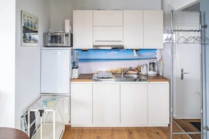 Fridge, microwave, oven, dishwasher - Ferienwohnung "Kiek ut" (Barth)