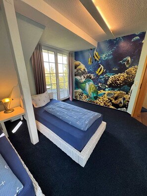 4 bedrooms, iron/ironing board, WiFi