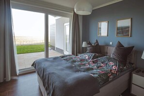 2 bedrooms, iron/ironing board, WiFi