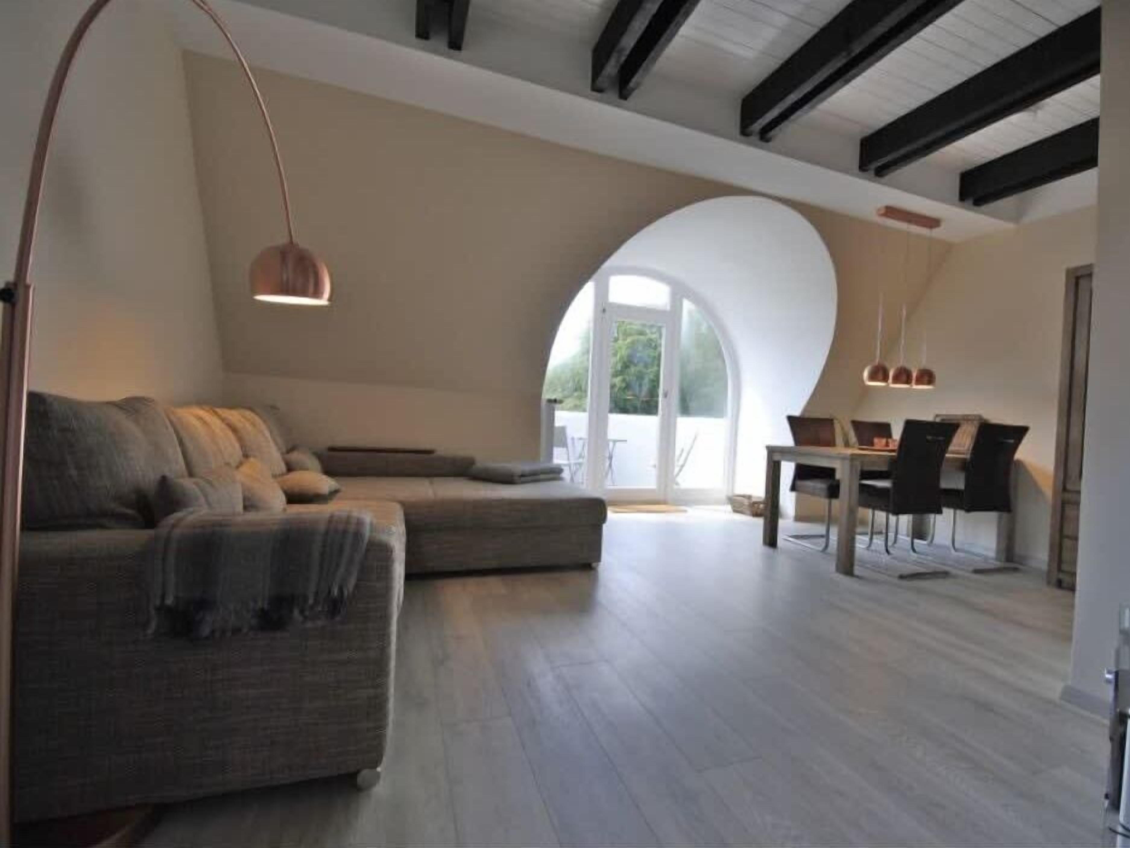 Fernseher, DVD-Player, Bücher