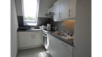 Frigorifero, forno, piano cottura, lavastoviglie