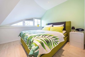 3 bedrooms, iron/ironing board, WiFi