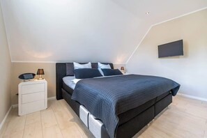 3 bedrooms, iron/ironing board, WiFi